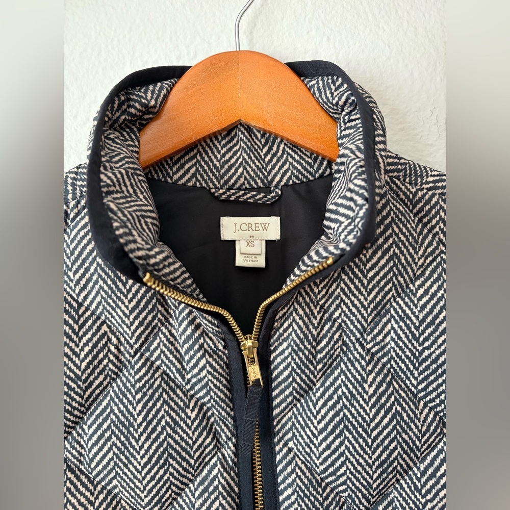 J. Crew Printed Quilted Herringbone Puffer Vest Black White Women Extra Small XS - Picture 3 of 7